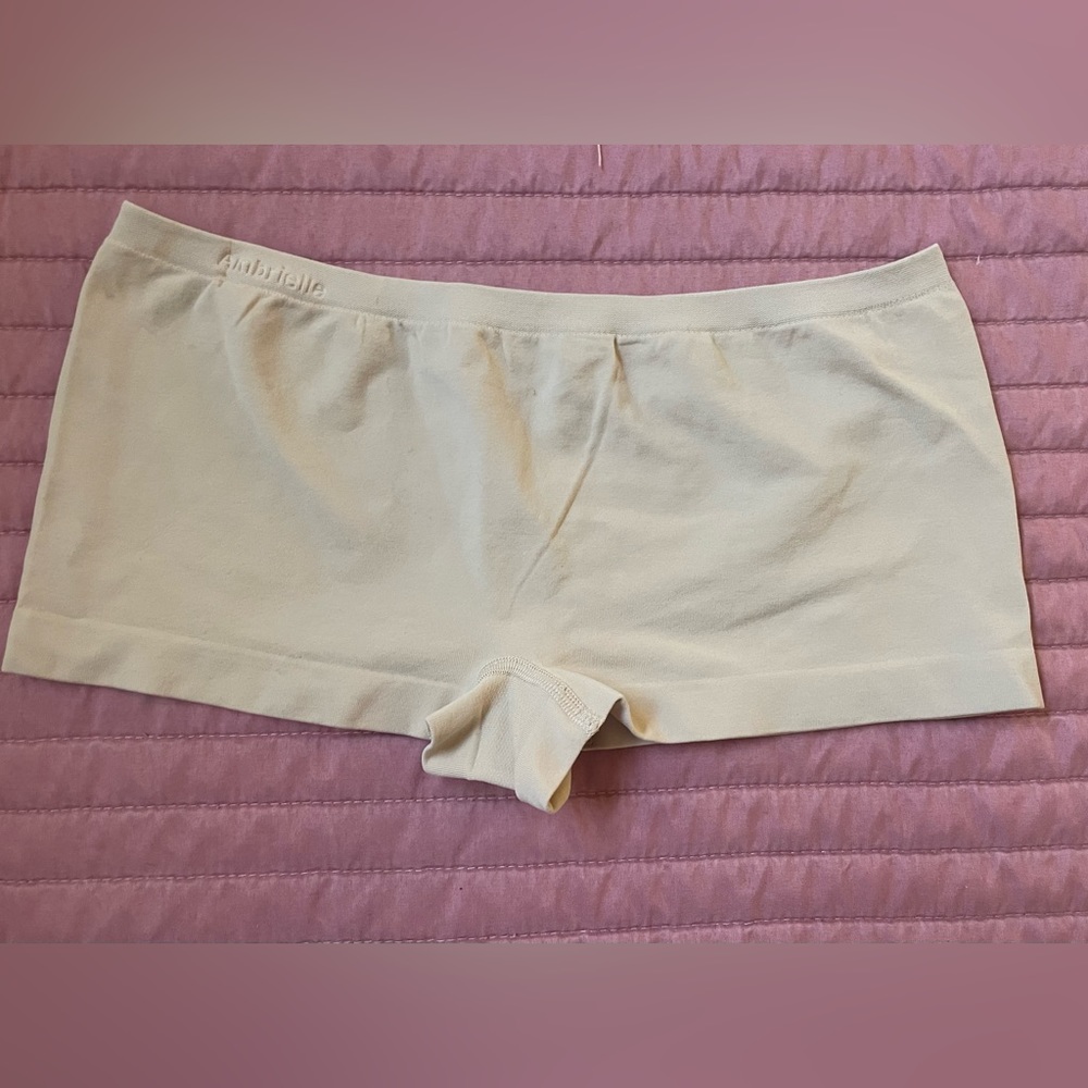 AMBRIELLE BEIGE BOY SHORTS!! **NEVER WORN**